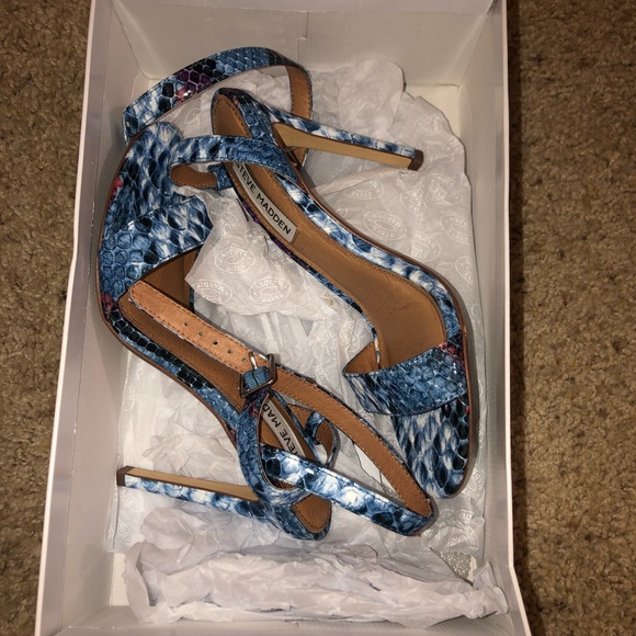 Snake print heels - Picture 4 of 6